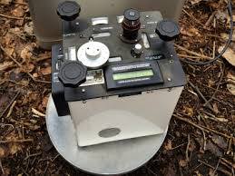 Alat Gravimeter Lacos & Romberg.